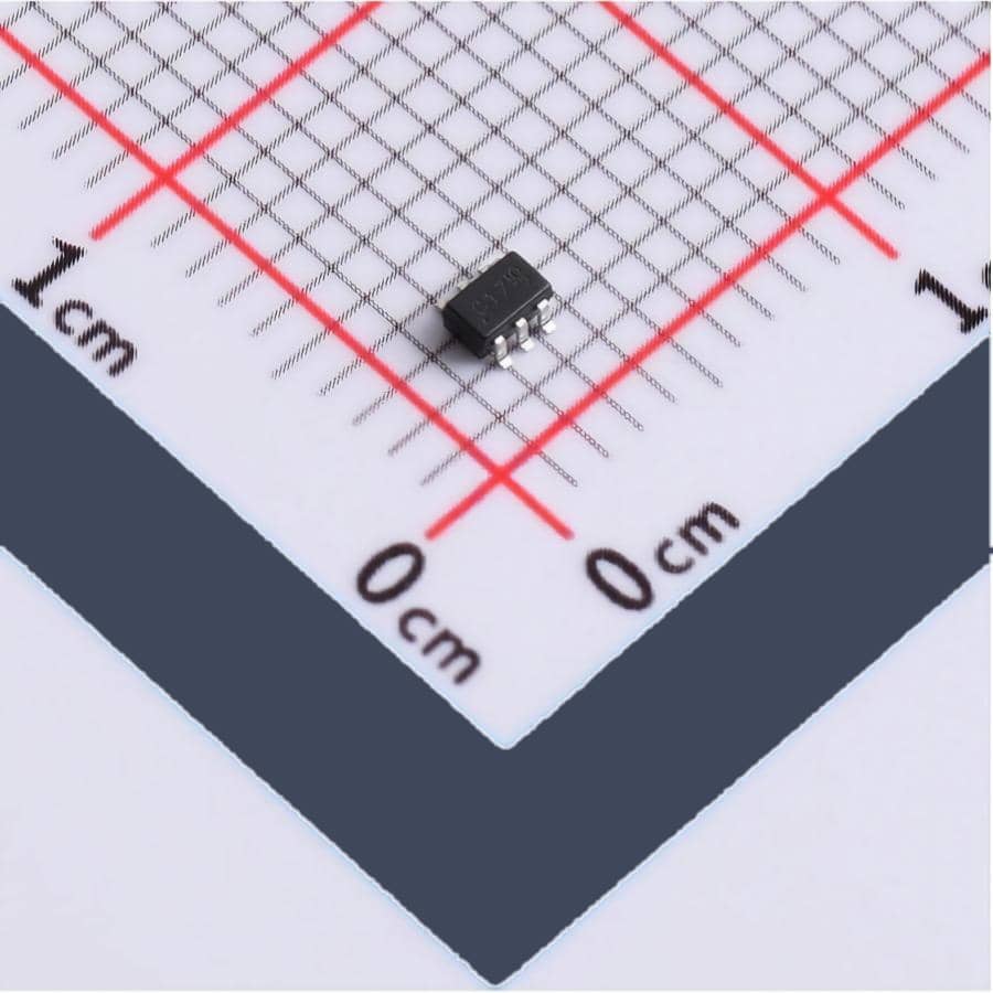 Diodes Incorporated DCX124EUQ-13R-F electronic component product image